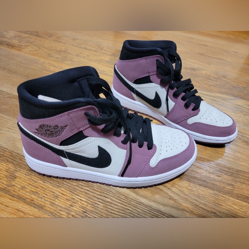 JORDAN 1 MID SE Light Mulberry (Women’s) in Size 7